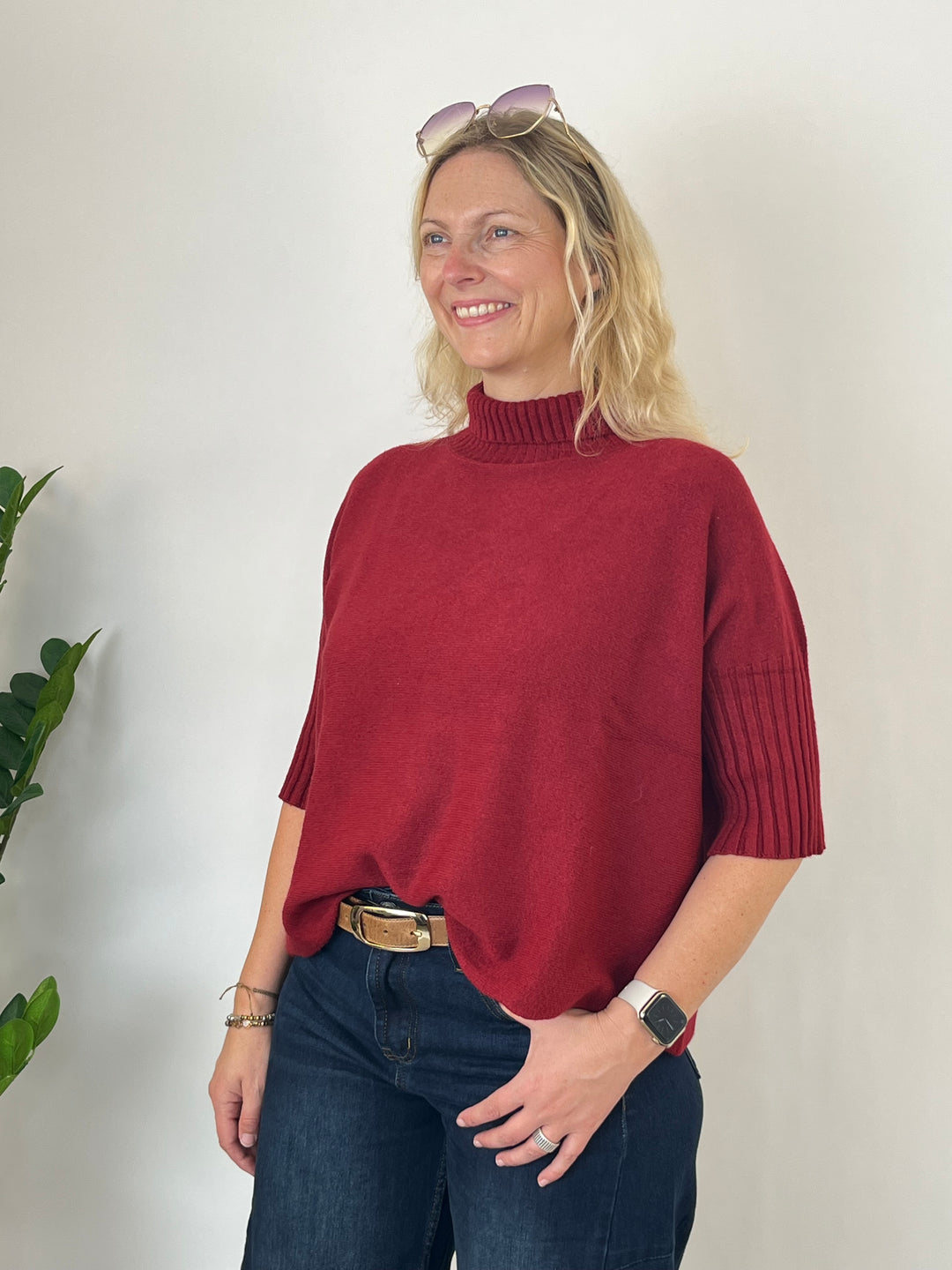 Short-sleeved sweater with stand-up collar