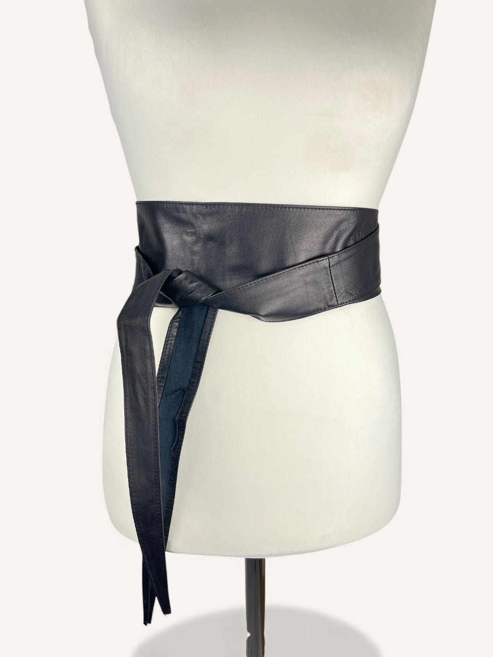 Echtleder-Bindegürtel, schwarz von Bella Vita - Mode & Lifestyle