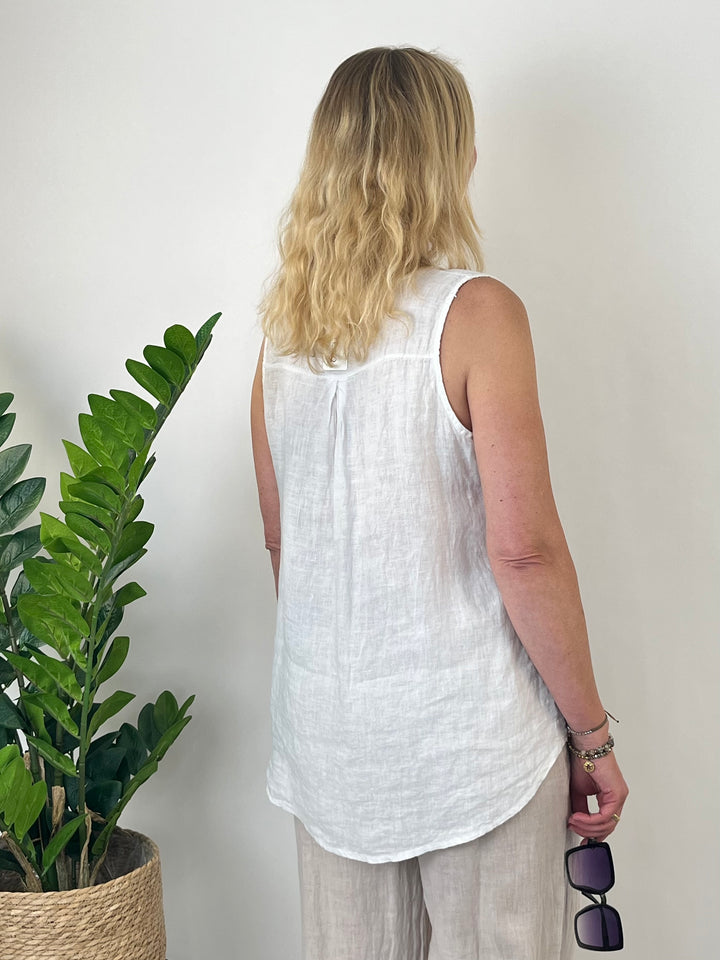 Leinentop mit Zierknopf, weiß von Bella Vita - Mode &amp; Lifestyle