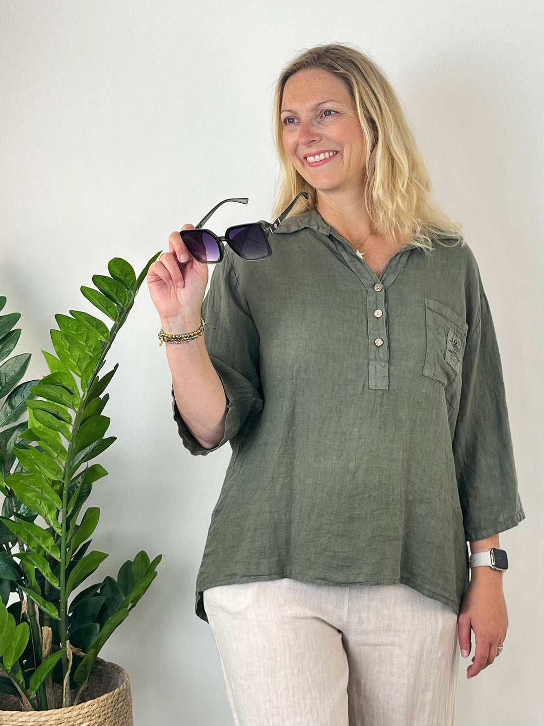 Leinenbluse "Pure Summer", khaki von Bella Vita - Mode & Lifestyle