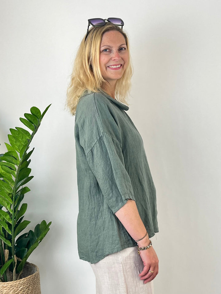 Leinenbluse mit weitem Kragen, khaki von Bella Vita - Mode &amp; Lifestyle