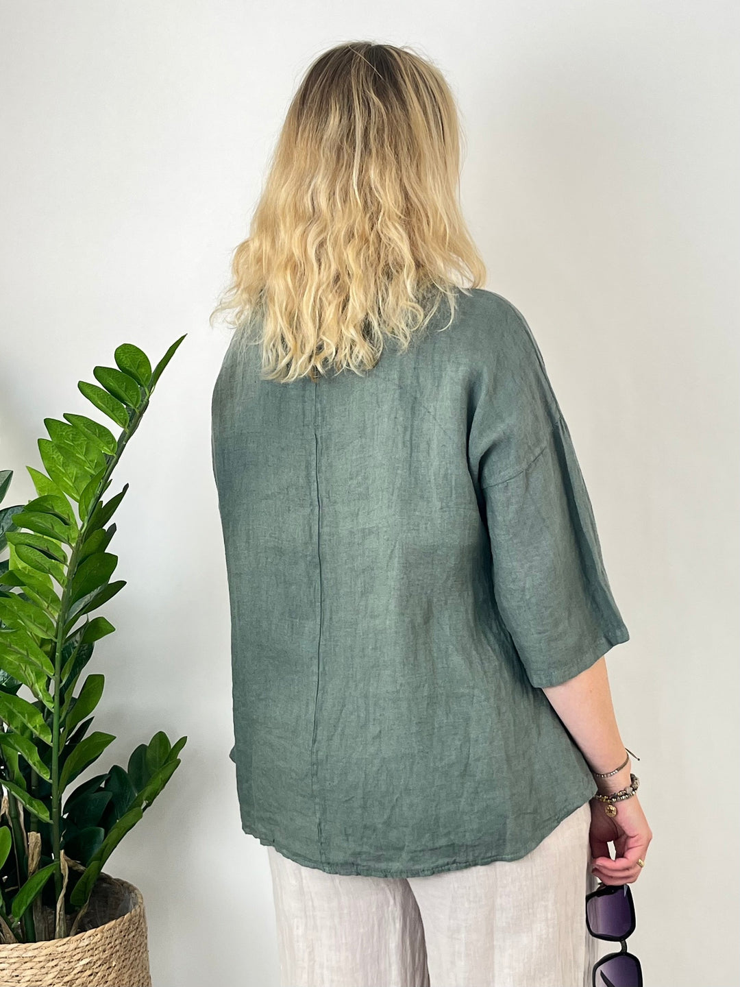 Leinenbluse mit weitem Kragen, khaki von Bella Vita - Mode &amp; Lifestyle