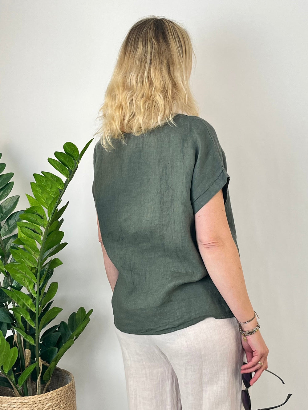 Leinenbluse mit Zierknöpfen, khaki von Bella Vita - Mode & Lifestyle