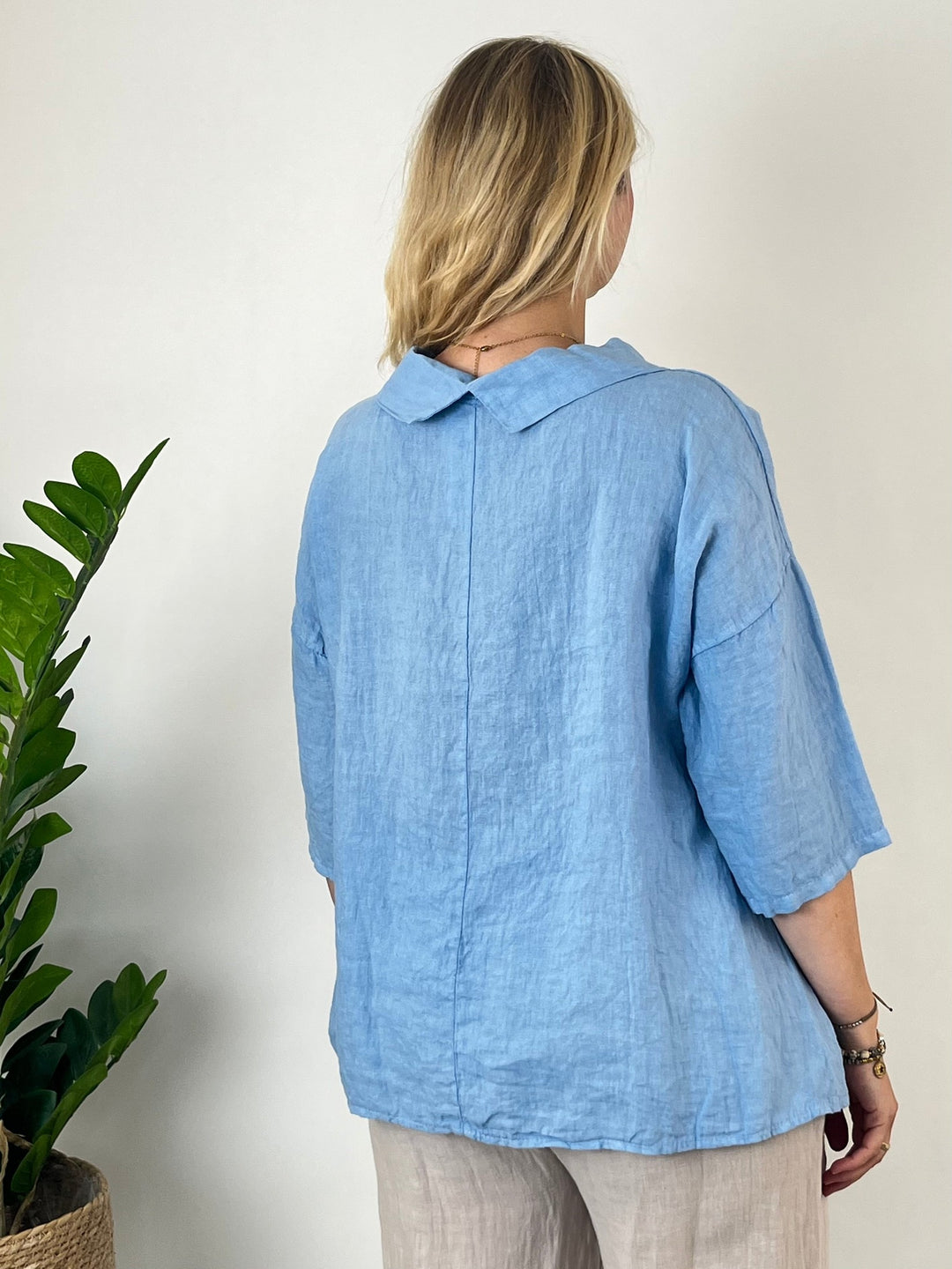 Leinenbluse mit weitem Kragen, hellblau von Bella Vita - Mode &amp; Lifestyle