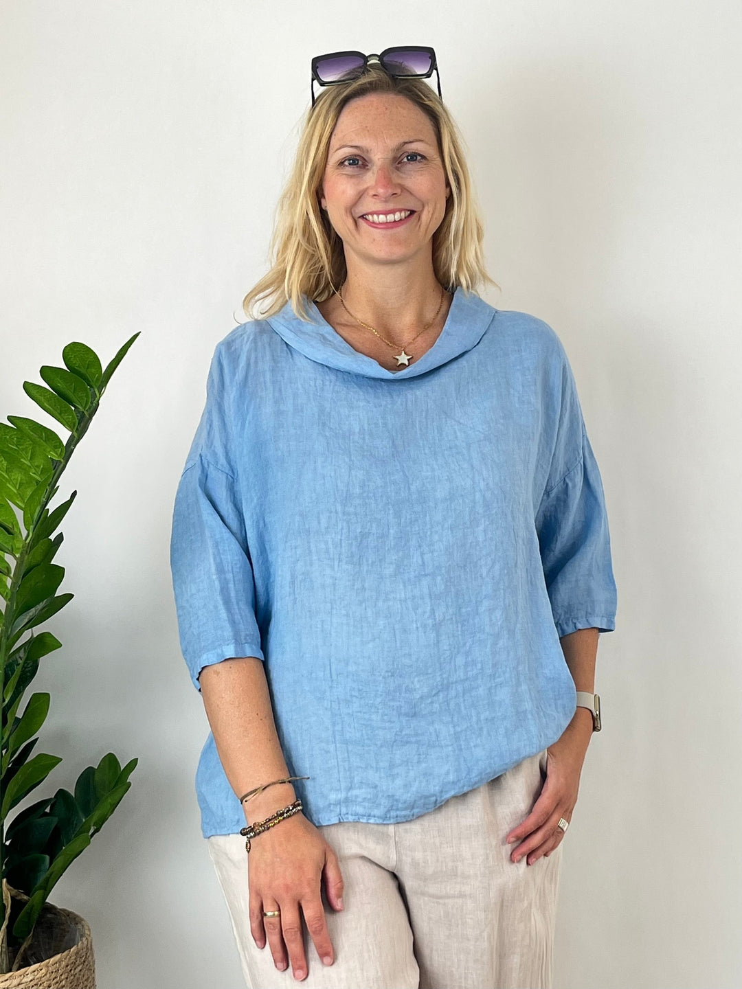 Leinenbluse mit weitem Kragen, hellblau von Bella Vita - Mode & Lifestyle