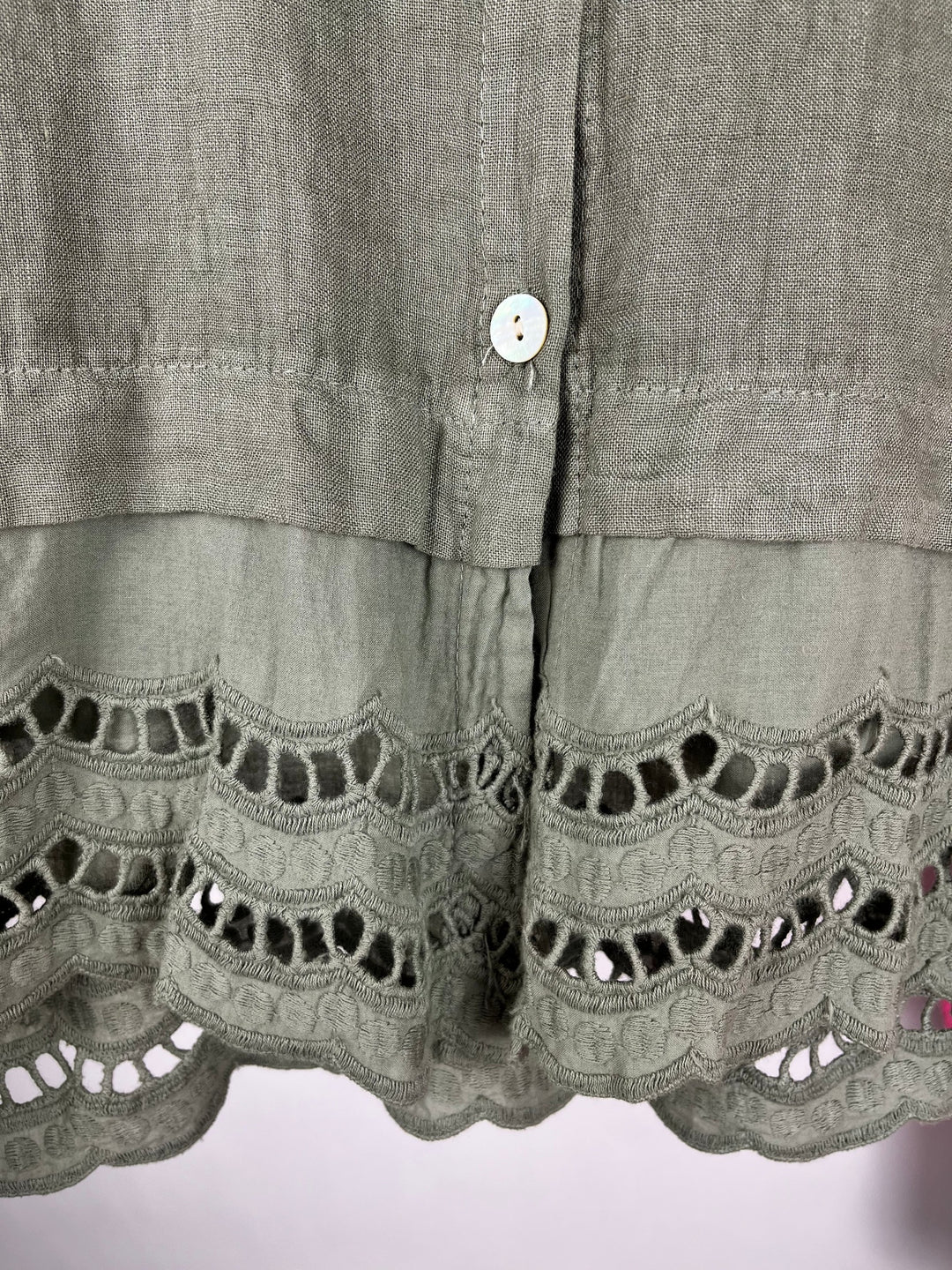 Leinenbluse mit Lochstickerei, khaki von Bella Vita - Mode &amp; Lifestyle