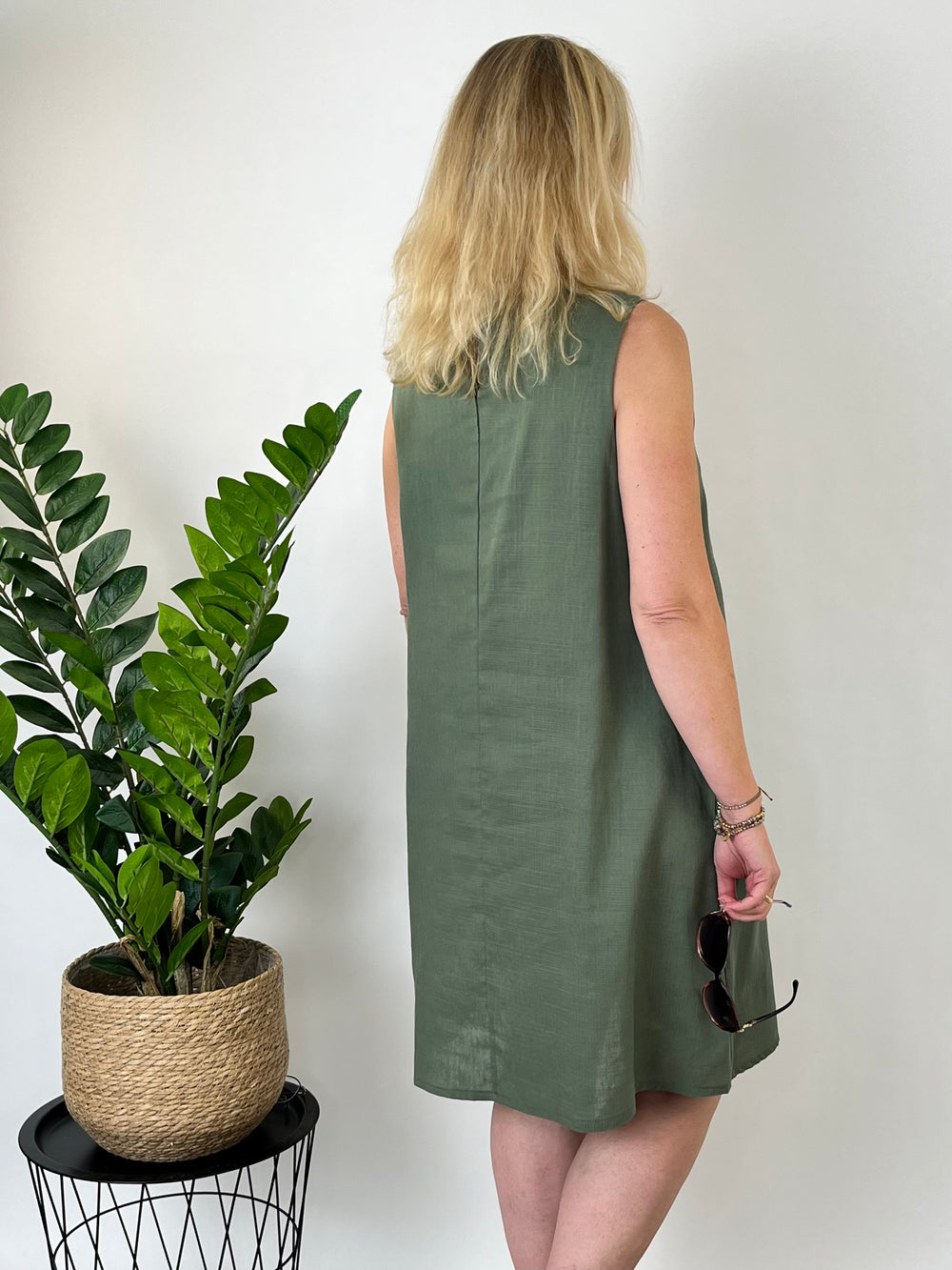 Sommerkleid A-Linie mit Leinen, khaki von Bella Vita - Mode & Lifestyle