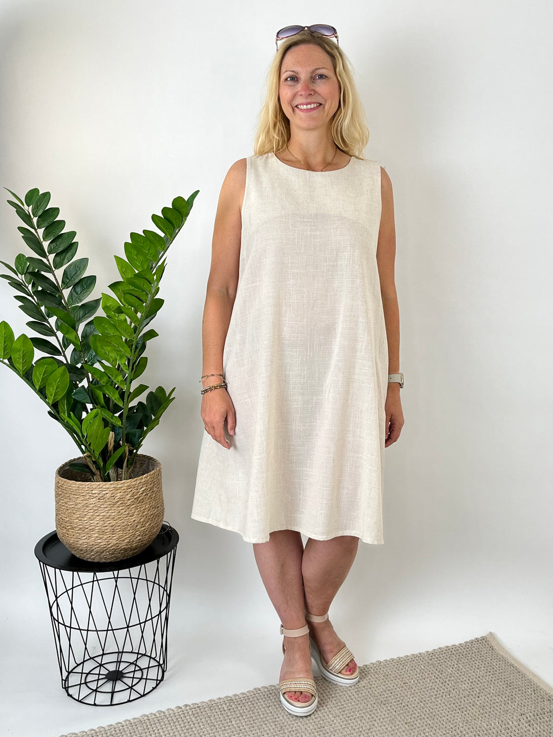 Sommerkleid A-Linie mit Leinen, beige von Bella Vita - Mode & Lifestyle