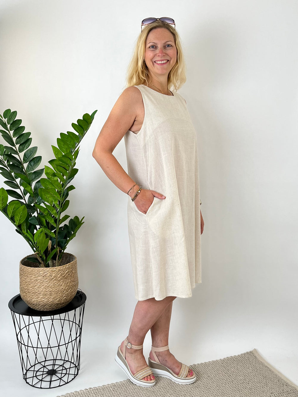 Sommerkleid A-Linie mit Leinen, beige von Bella Vita - Mode & Lifestyle