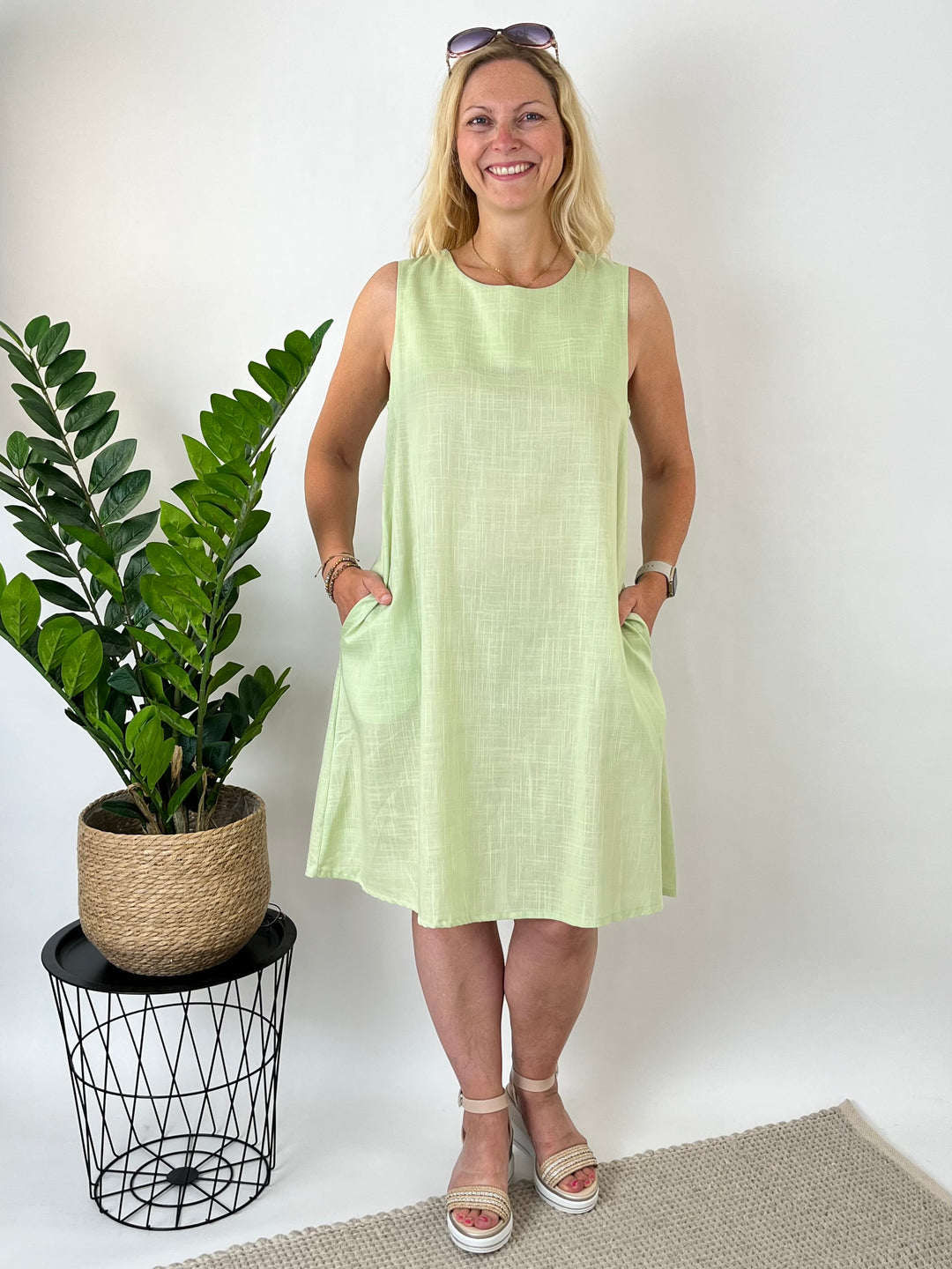 Sommerkleid A-Linie mit Leinen, lindgrün von Bella Vita - Mode & Lifestyle