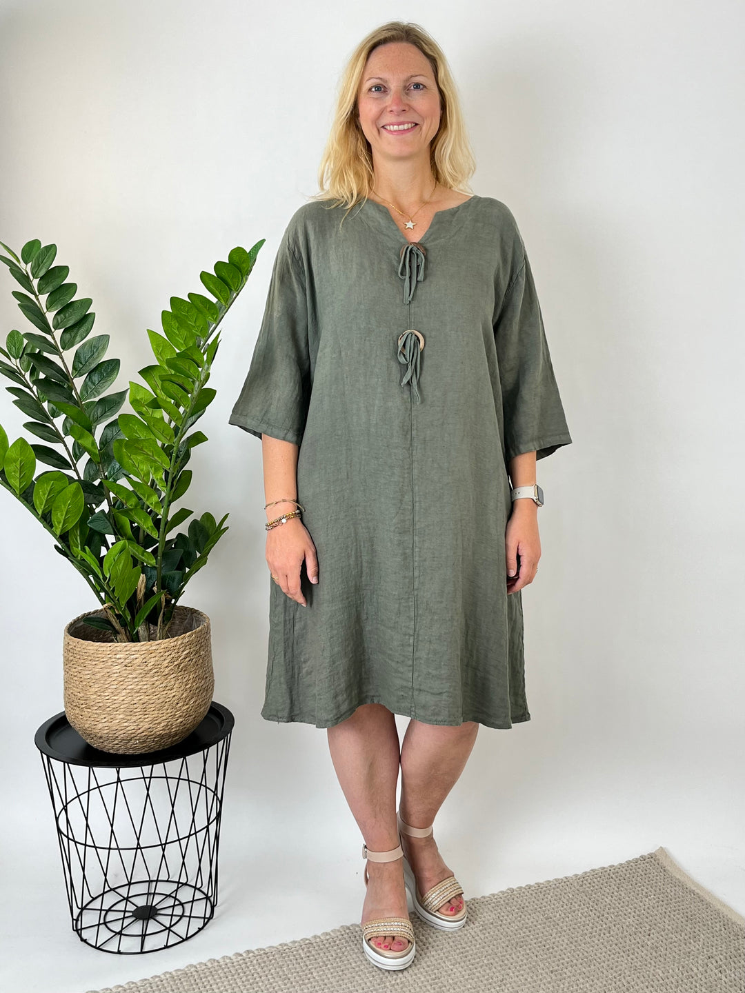 Leinenkleid "Natural Chic", khaki von Bella Vita - Mode & Lifestyle