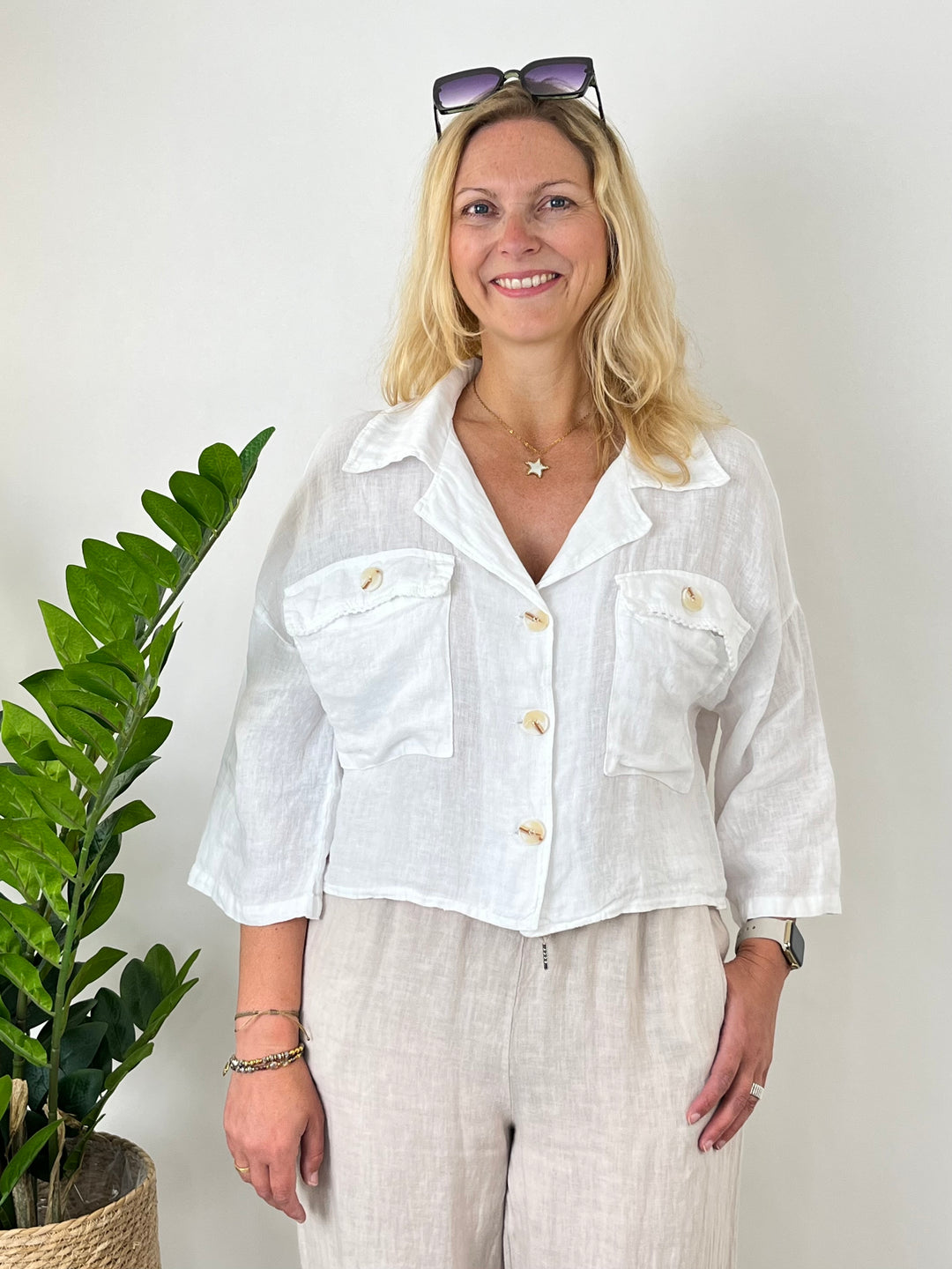 Leinenkurzbluse mit Reverskragen, weiß von Bella Vita - Mode & Lifestyle
