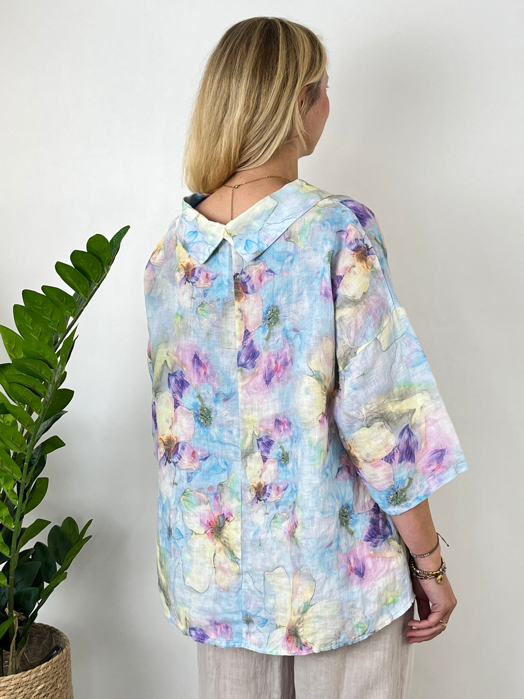Leinenbluse floral-bedruckt, hellblau von Bella Vita - Mode &amp; Lifestyle