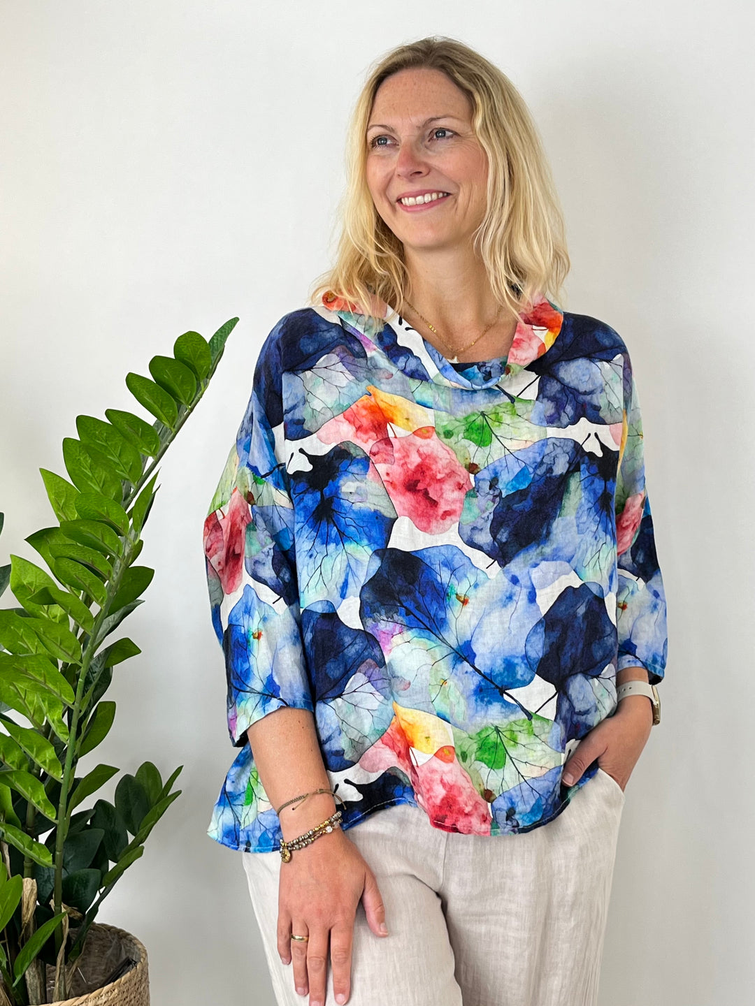 Leinenbluse mit Blätterdruck, marine von Bella Vita - Mode & Lifestyle