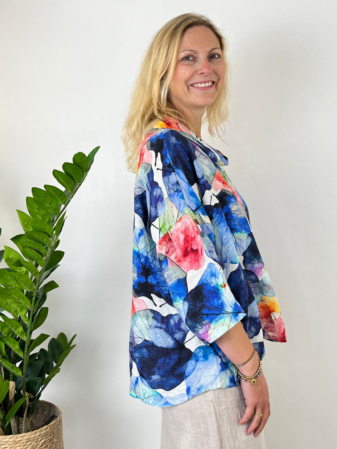 Leinenbluse mit Blätterdruck, marine von Bella Vita - Mode &amp; Lifestyle