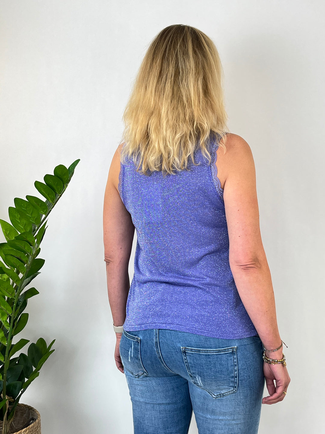 Lurex-Stricktop mit V-Ausschnitt und Spitze, lila von Bella Vita - Mode &amp; Lifestyle