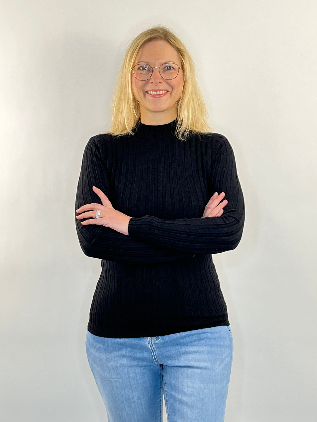 Rippenpullover mit Stehkragen, schwarz von Bella Vita - Mode & Lifestyle