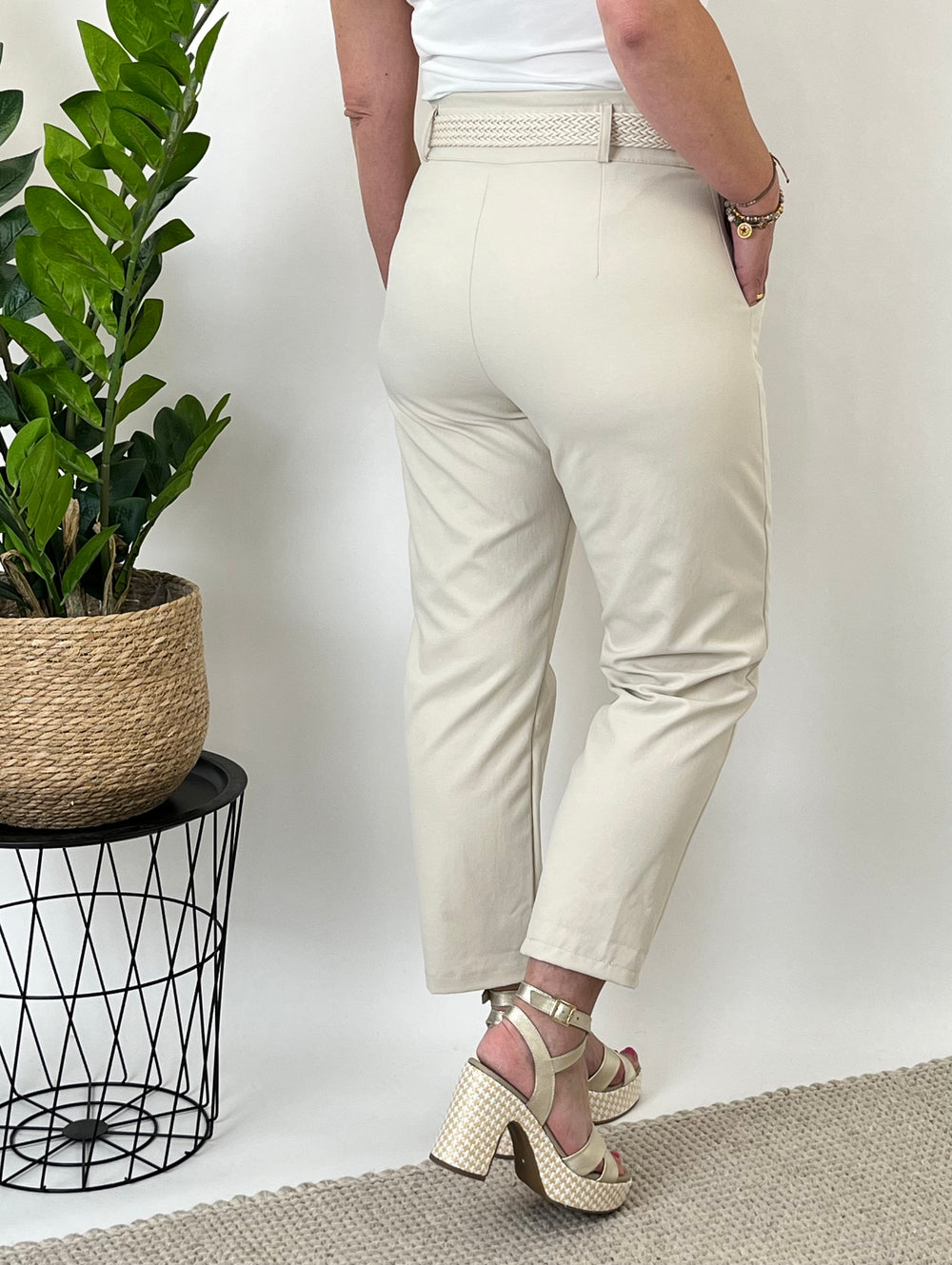7/8 Stretchhose mit Flechtgürtel, beige von Bella Vita - Mode & Lifestyle