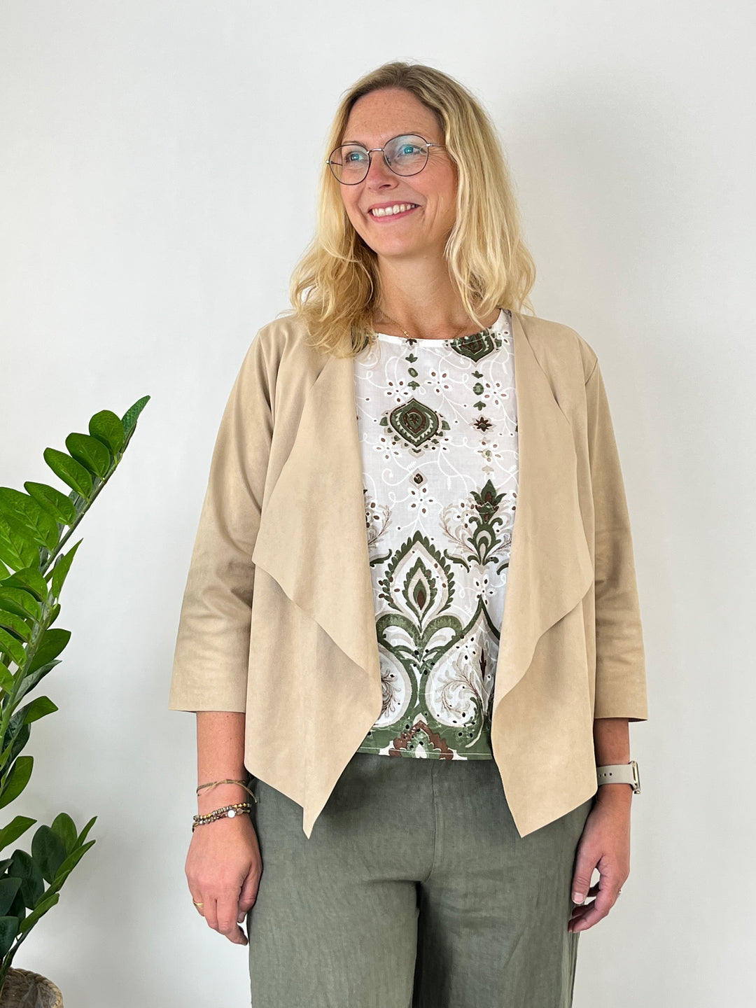 Veloursjacke in offener Form, beige von Bella Vita - Mode & Lifestyle