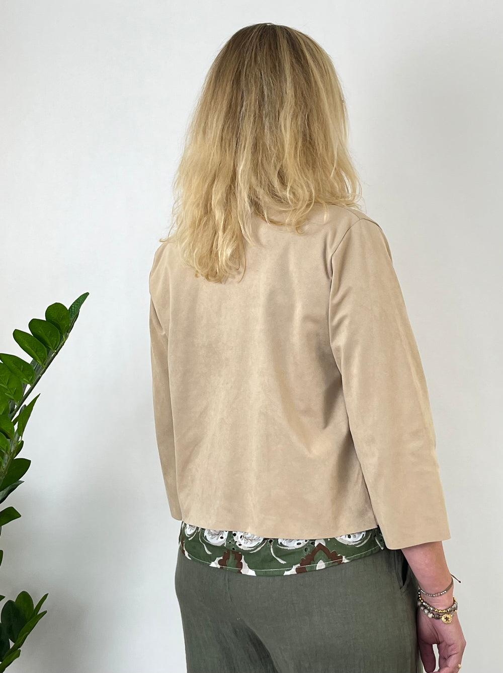 Veloursjacke in offener Form, beige von Bella Vita - Mode & Lifestyle