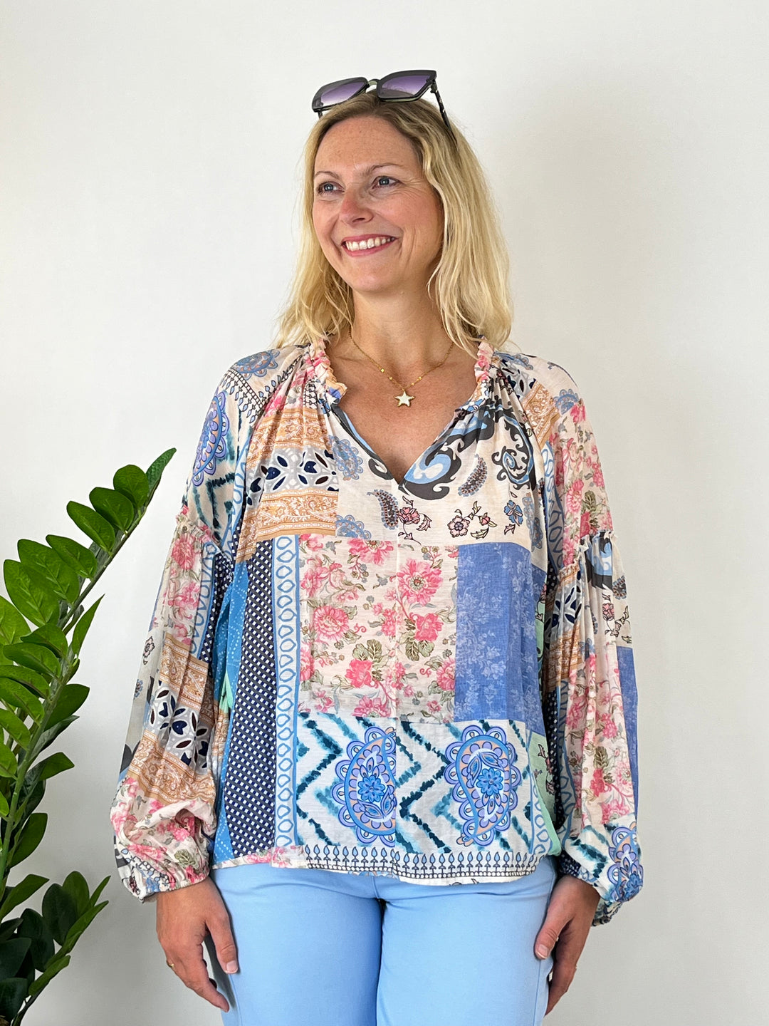 Bluse Patchwork-Print mit Seide, blau-rosé von Bella Vita - Mode & Lifestyle