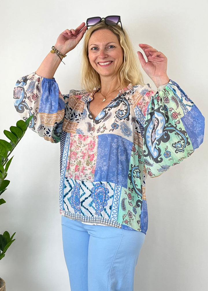 Bluse Patchwork-Print mit Seide, blau-rosé von Bella Vita - Mode &amp; Lifestyle