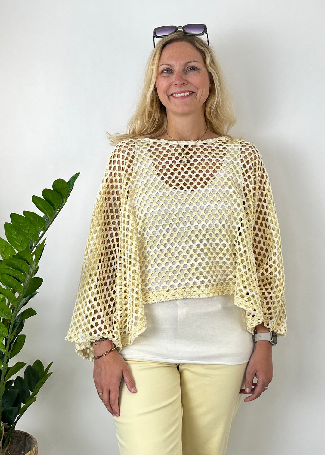Netzshirt zweifarbig mit Trompetenärmeln, vanillegelb von Bella Vita - Mode & Lifestyle