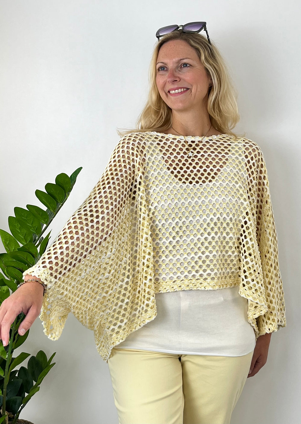 Netzshirt zweifarbig mit Trompetenärmeln, vanillegelb von Bella Vita - Mode & Lifestyle