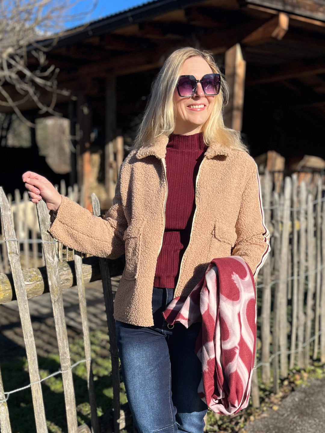 Teddyjacke mit Reißverschluss, beige von Bella Vita - Mode & Lifestyle