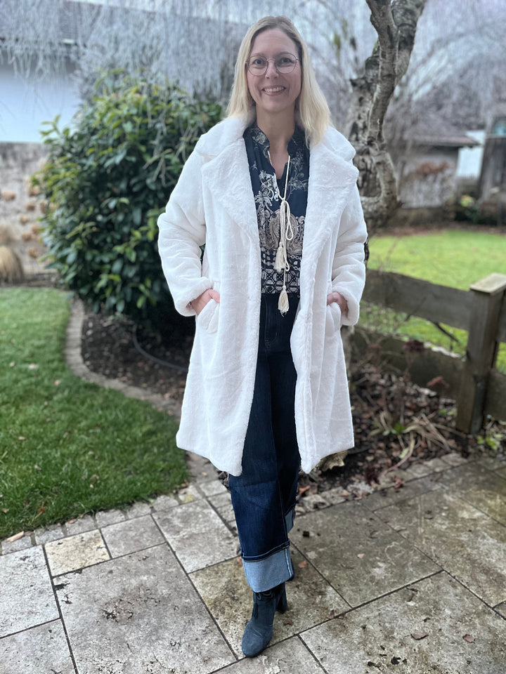 Plüschmantel mit Druckknöpfen, ecru von Bella Vita - Mode & Lifestyle