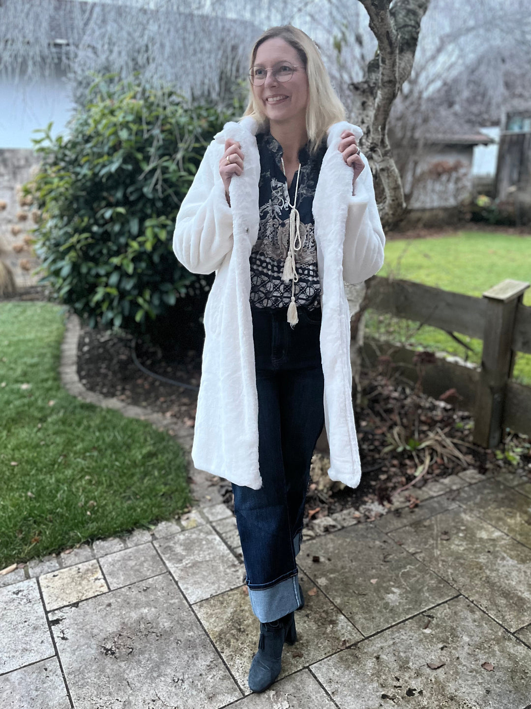 Plüschmantel mit Druckknöpfen, ecru von Bella Vita - Mode & Lifestyle