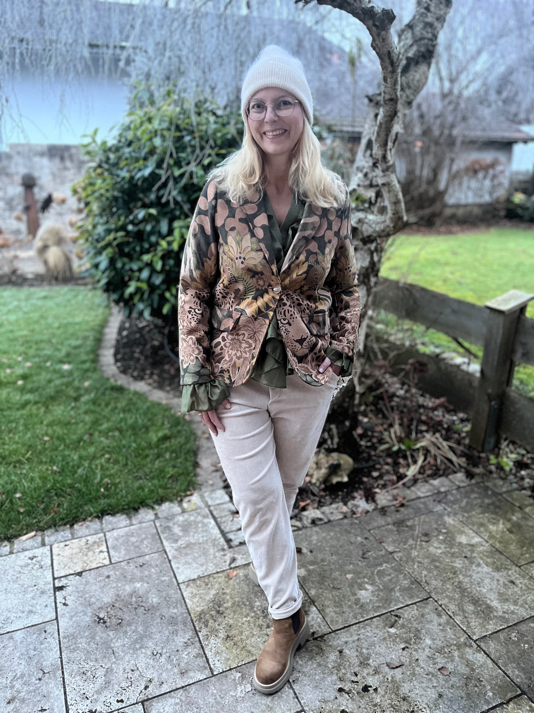 Velourslederimitat-Blazer im Alloverdruck, khaki von Bella Vita - Mode & Lifestyle