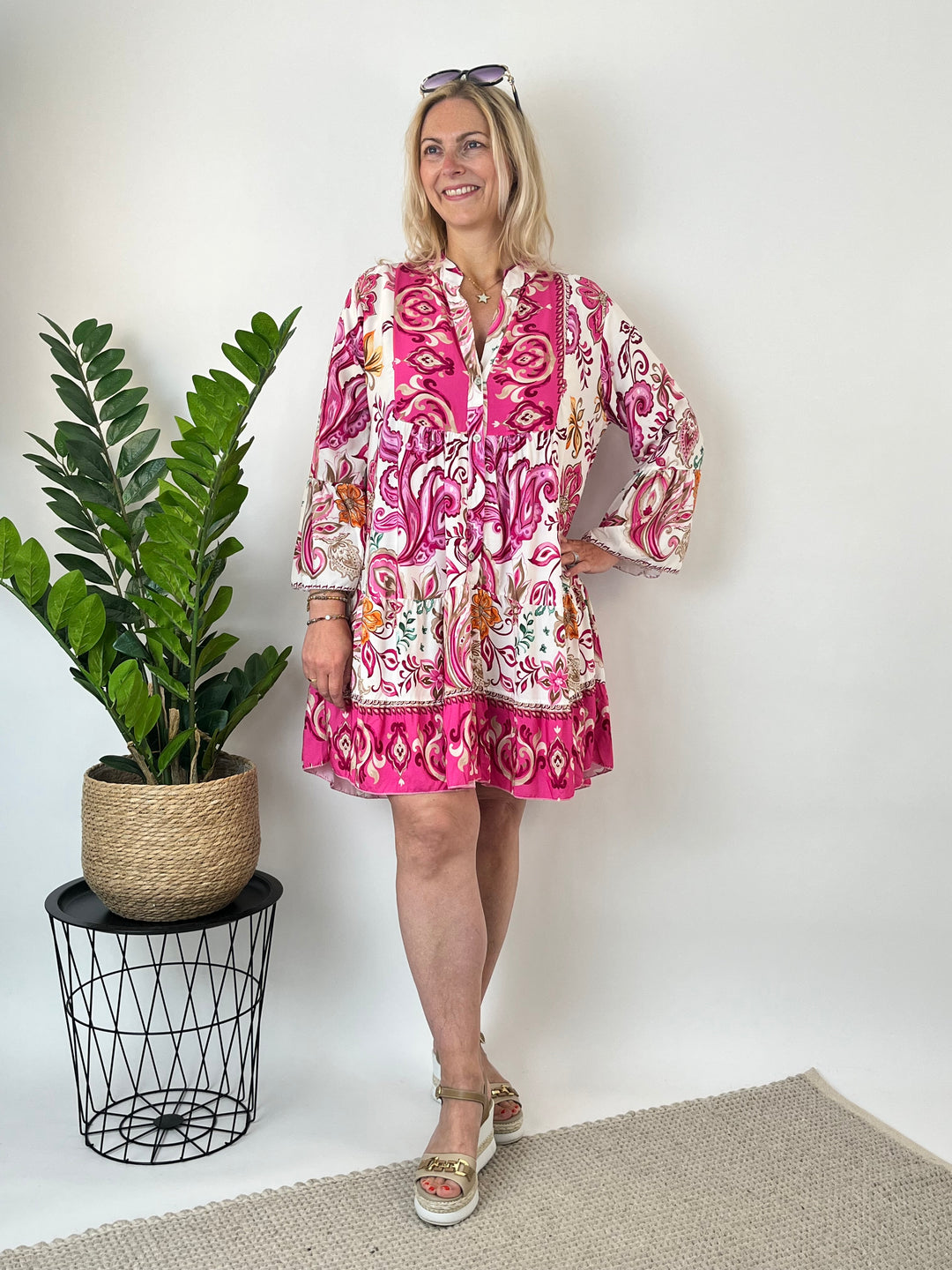 Druckkleid mit Trompetenärmeln, beere von Bella Vita - Mode & Lifestyle