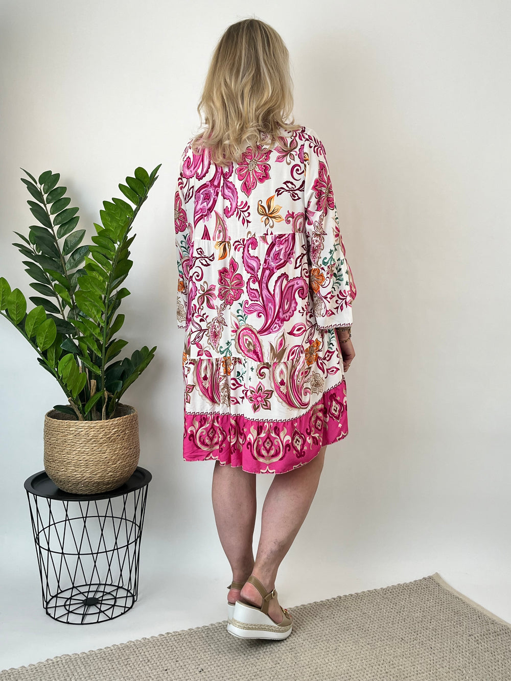 Druckkleid mit Trompetenärmeln, beere von Bella Vita - Mode & Lifestyle