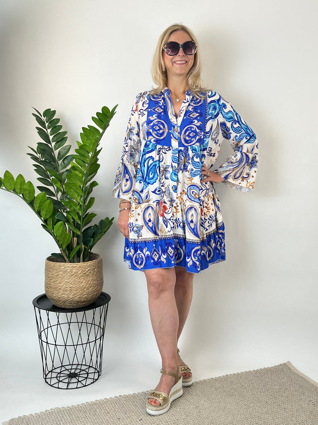 Druckkleid mit Trompetenärmeln, blau von Bella Vita - Mode & Lifestyle