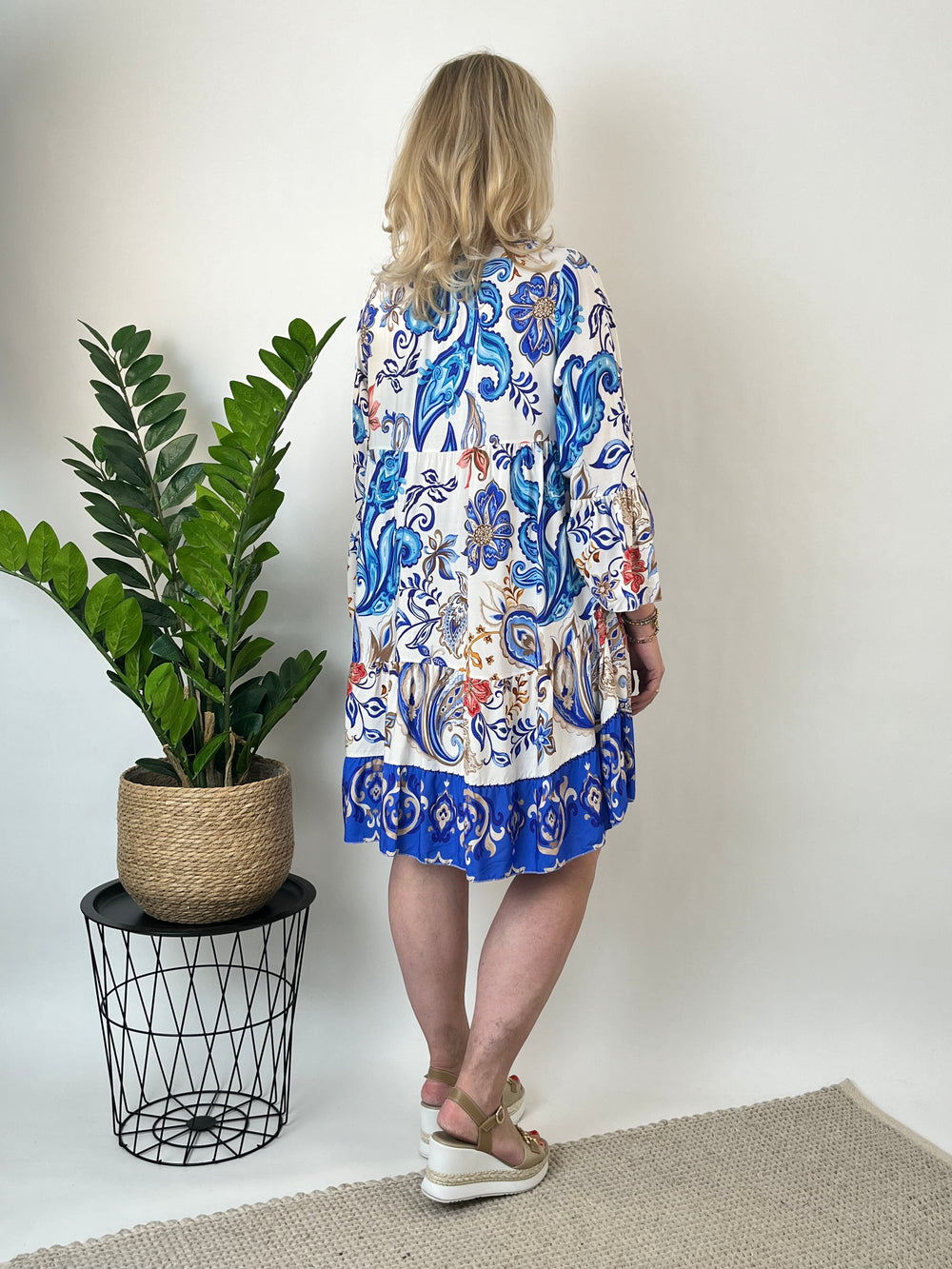 Druckkleid mit Trompetenärmeln, blau von Bella Vita - Mode & Lifestyle
