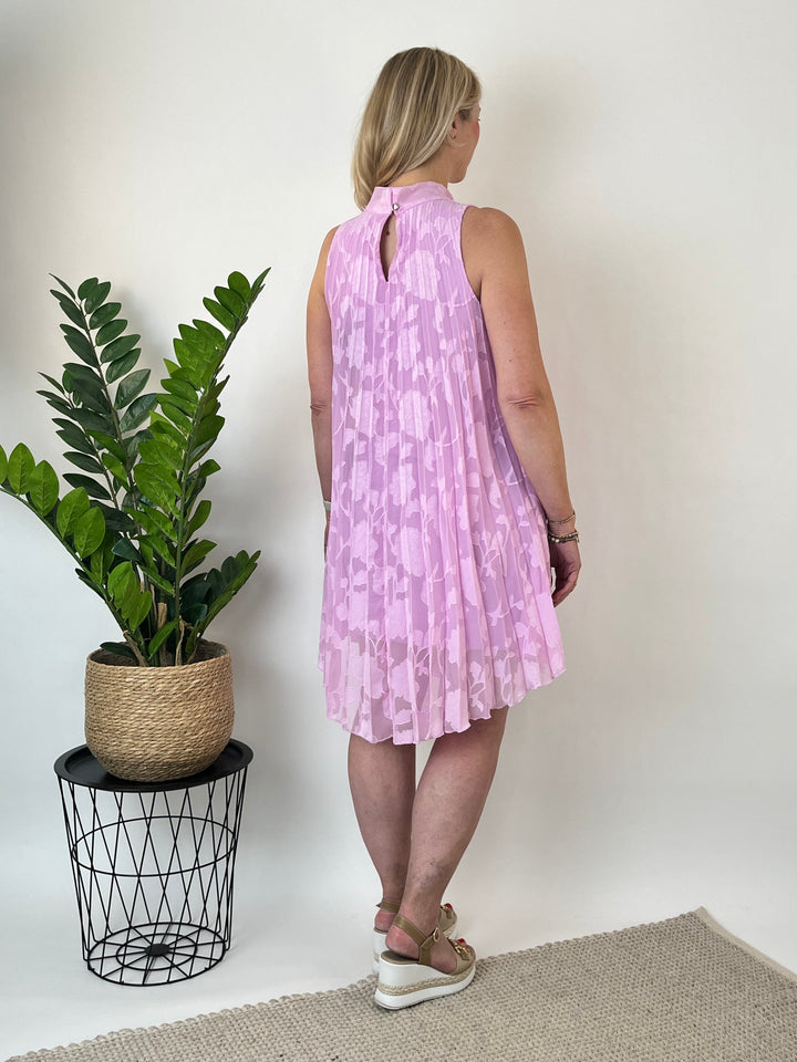Plisseekleid mit floralem Muster, flieder von Bella Vita - Mode &amp; Lifestyle