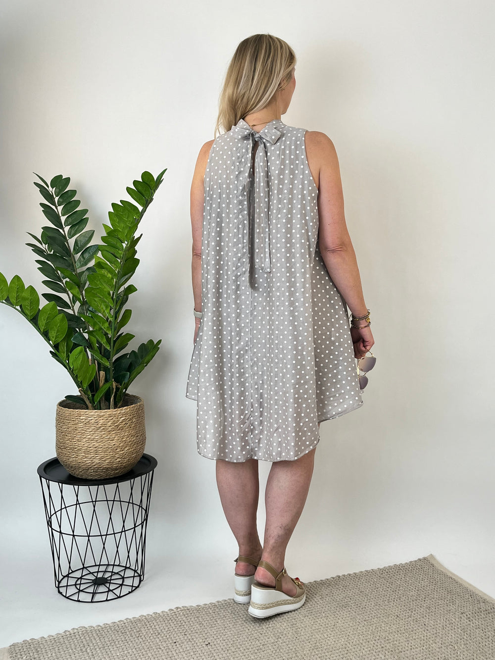 Tupfenkleid mit Stehkragen, taupe von Bella Vita - Mode & Lifestyle