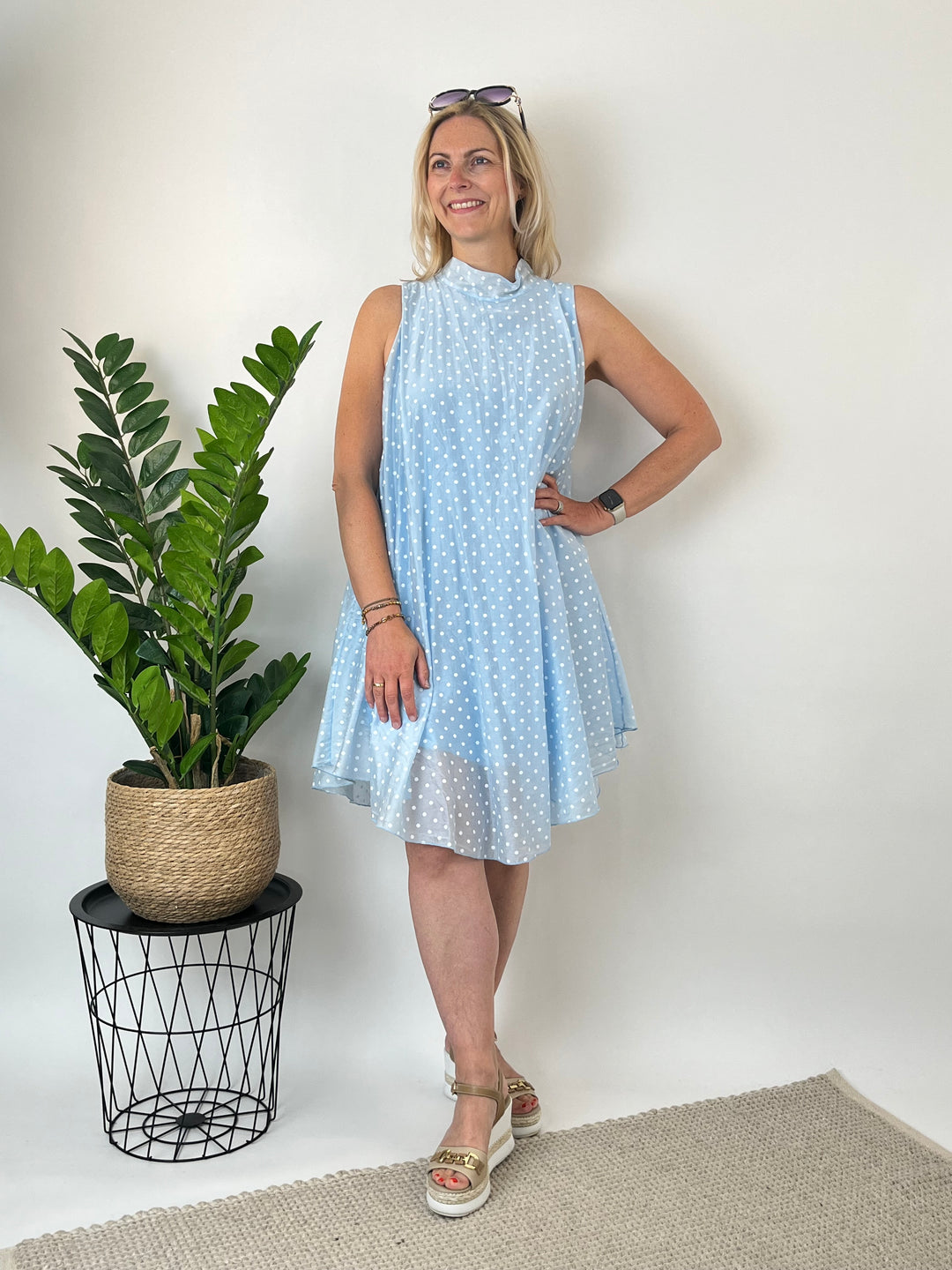 Tupfenkleid mit Stehkragen, hellblau von Bella Vita - Mode & Lifestyle