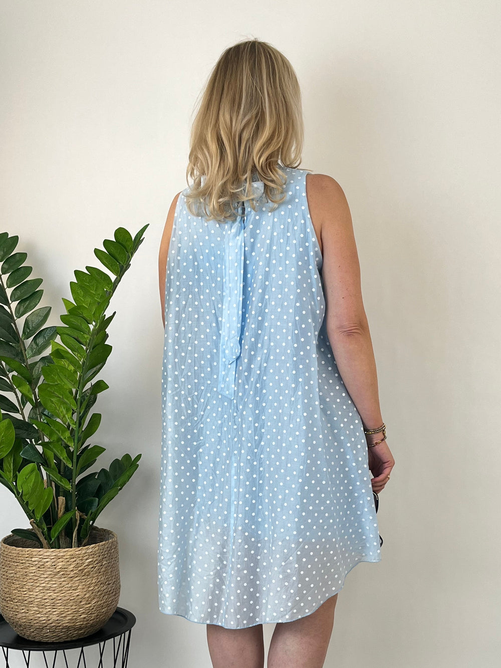 Tupfenkleid mit Stehkragen, hellblau von Bella Vita - Mode & Lifestyle