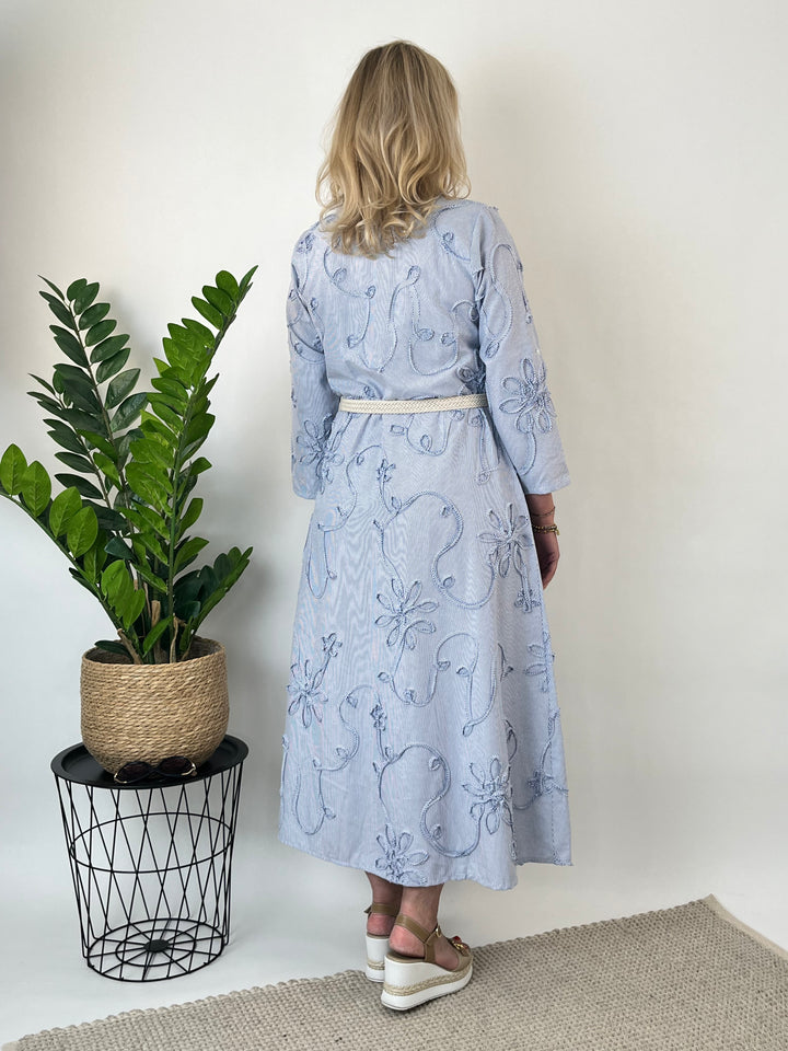 Hemdblusenkleid mit floraler Applikation, weiß-blau-gestreift von Bella Vita - Mode &amp; Lifestyle