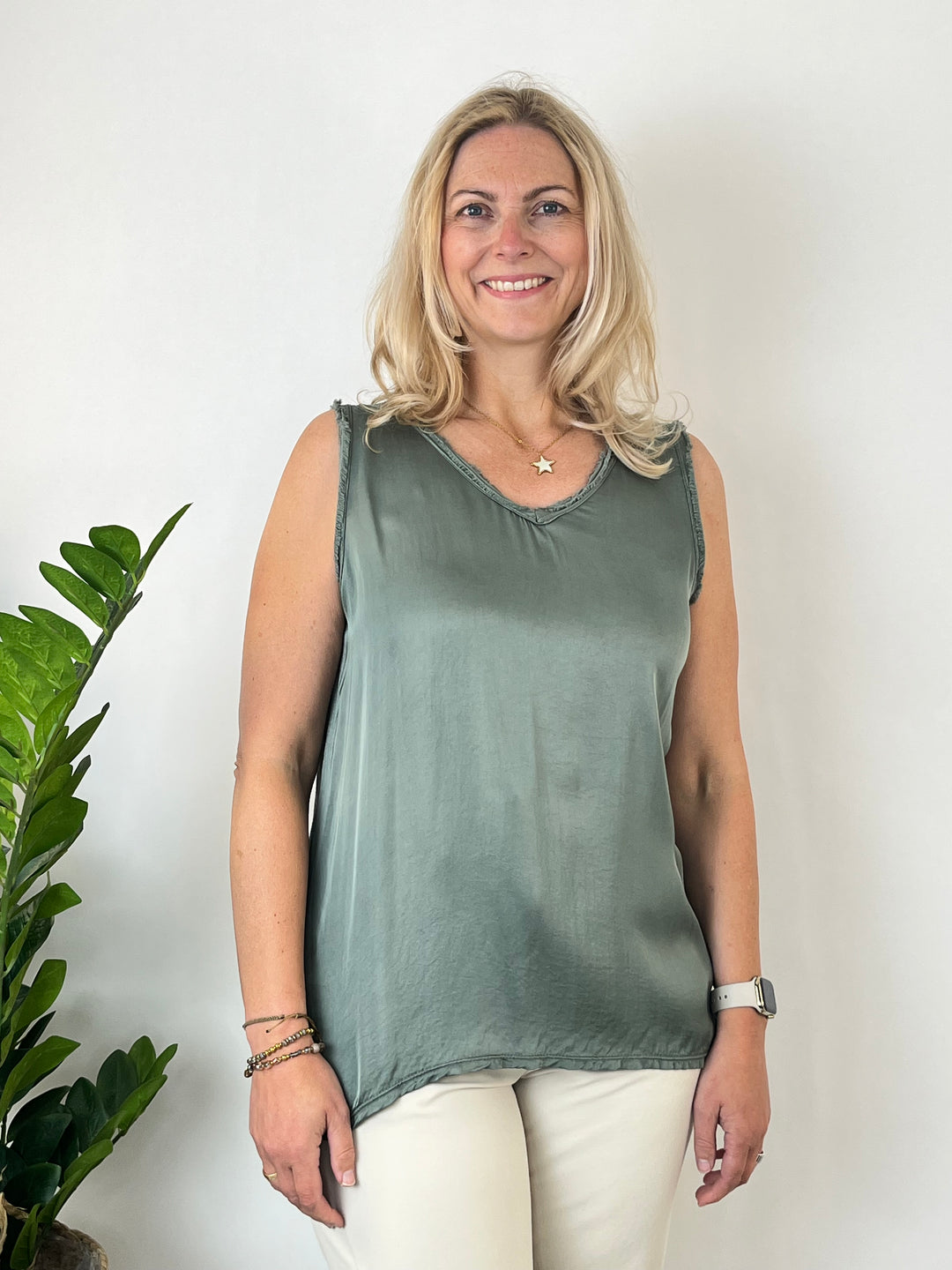 Top mit Fransenkante, khaki von Bella Vita - Mode &amp; Lifestyle