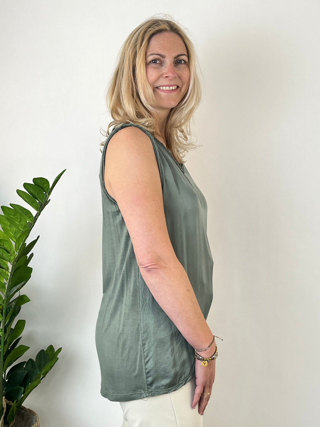 Top mit Fransenkante, khaki von Bella Vita - Mode &amp; Lifestyle