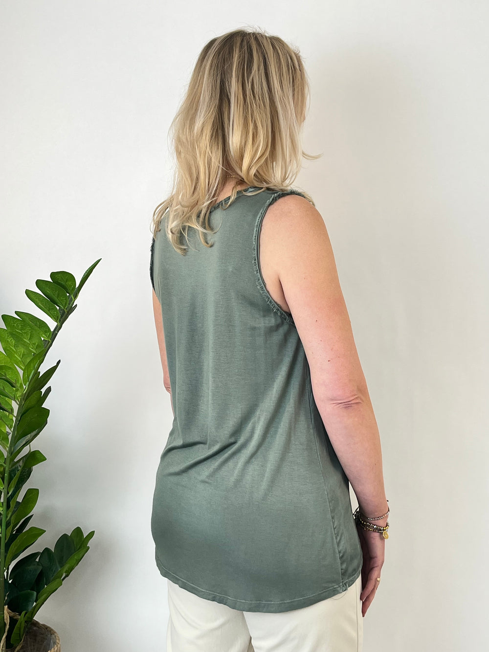 Top mit Fransenkante, khaki von Bella Vita - Mode & Lifestyle