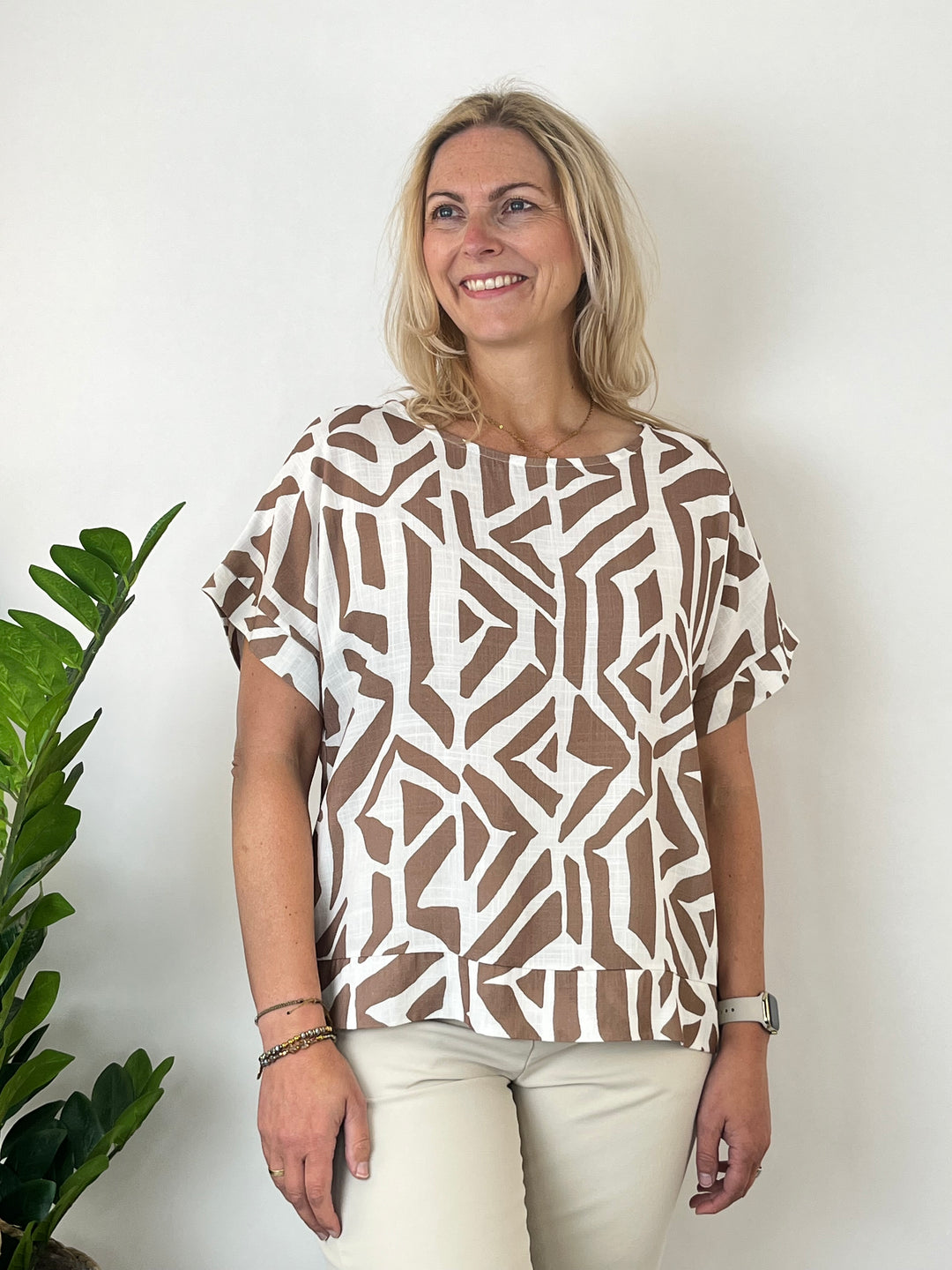 Blusenshirt mit grafischem Print, beige von Bella Vita - Mode & Lifestyle