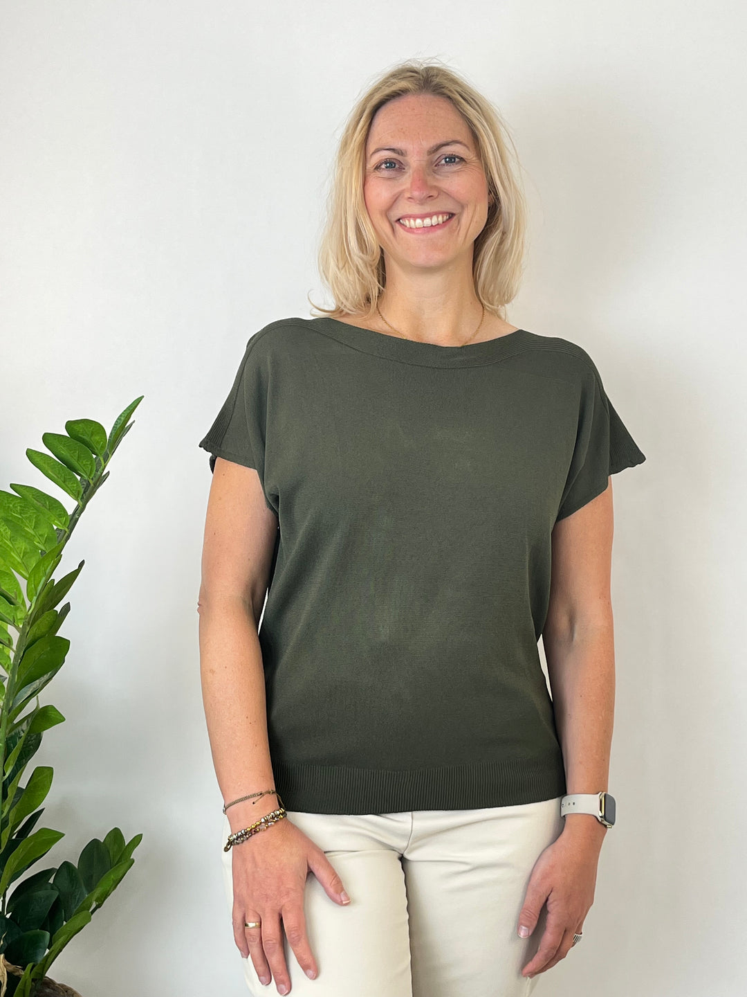Kurzarm-Pullover mit U-Boot-Ausschnitt, khaki von Bella Vita - Mode &amp; Lifestyle