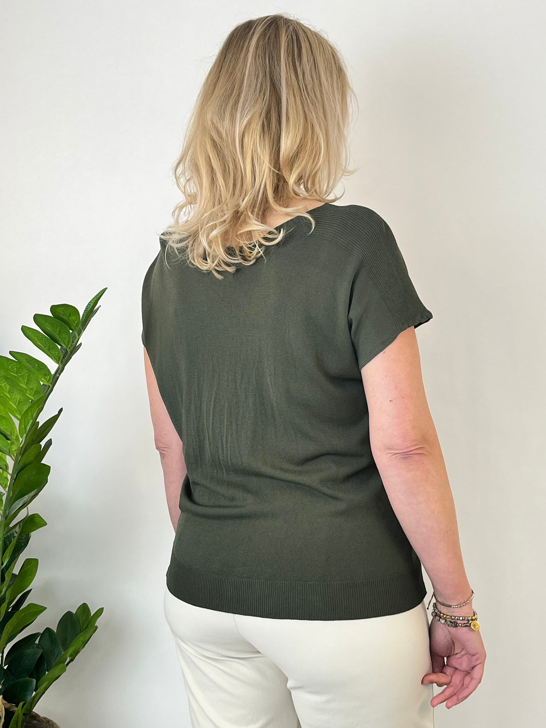 Kurzarm-Pullover mit U-Boot-Ausschnitt, khaki von Bella Vita - Mode &amp; Lifestyle