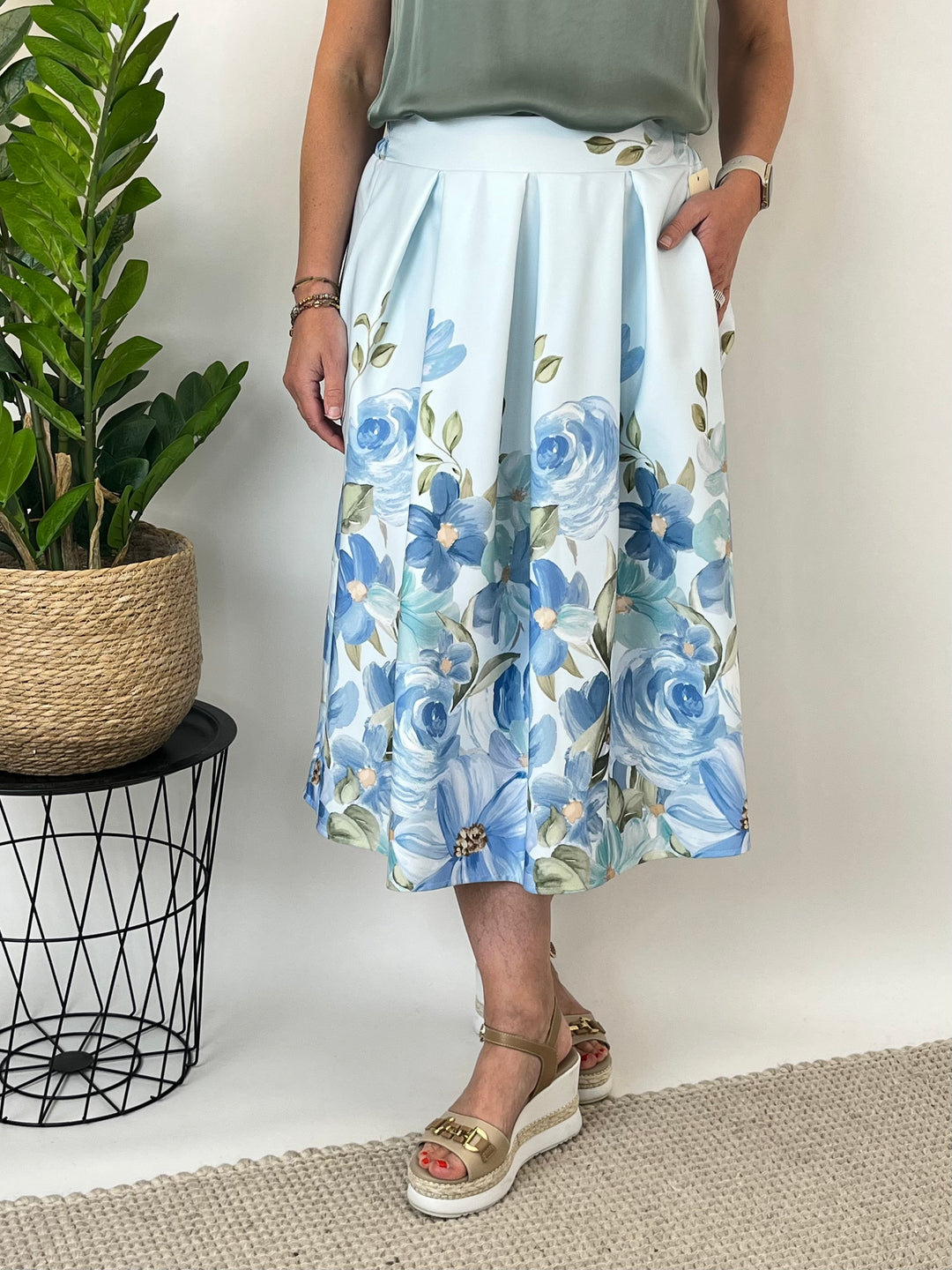Midirock mit floralem Print, hellblau von Bella Vita - Mode &amp; Lifestyle