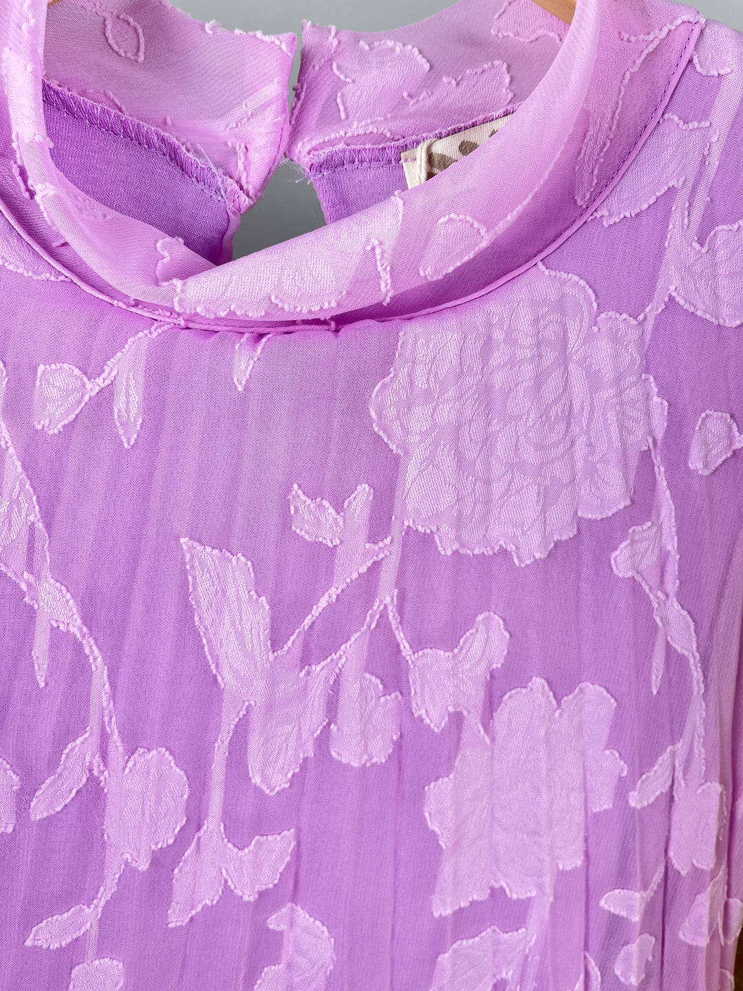 Plisseekleid mit floralem Muster, flieder von Bella Vita - Mode &amp; Lifestyle