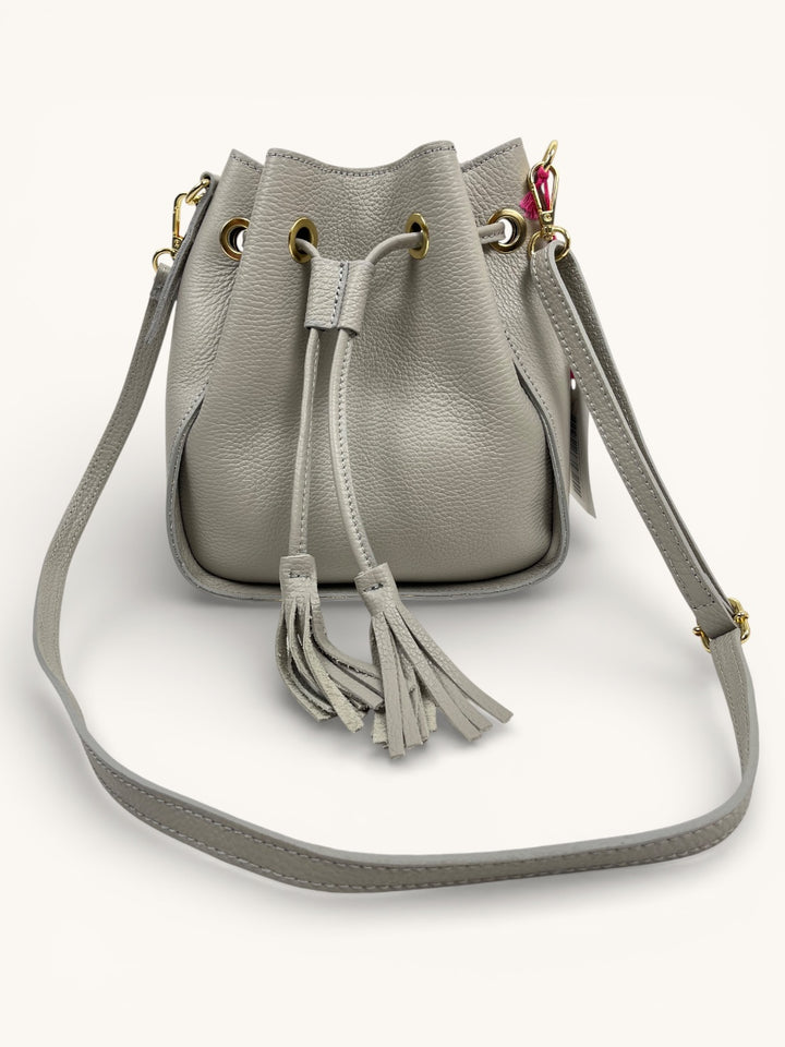 Bucket Bag aus Echtleder mit goldfarbenen Zierelementen von Bella Vita - Mode & Lifestyle